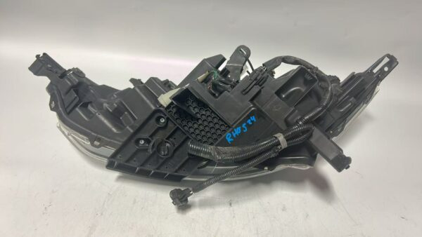 2017-2019 Nissan Rogue Sport Right Passenger HeadLight Lamp OEM